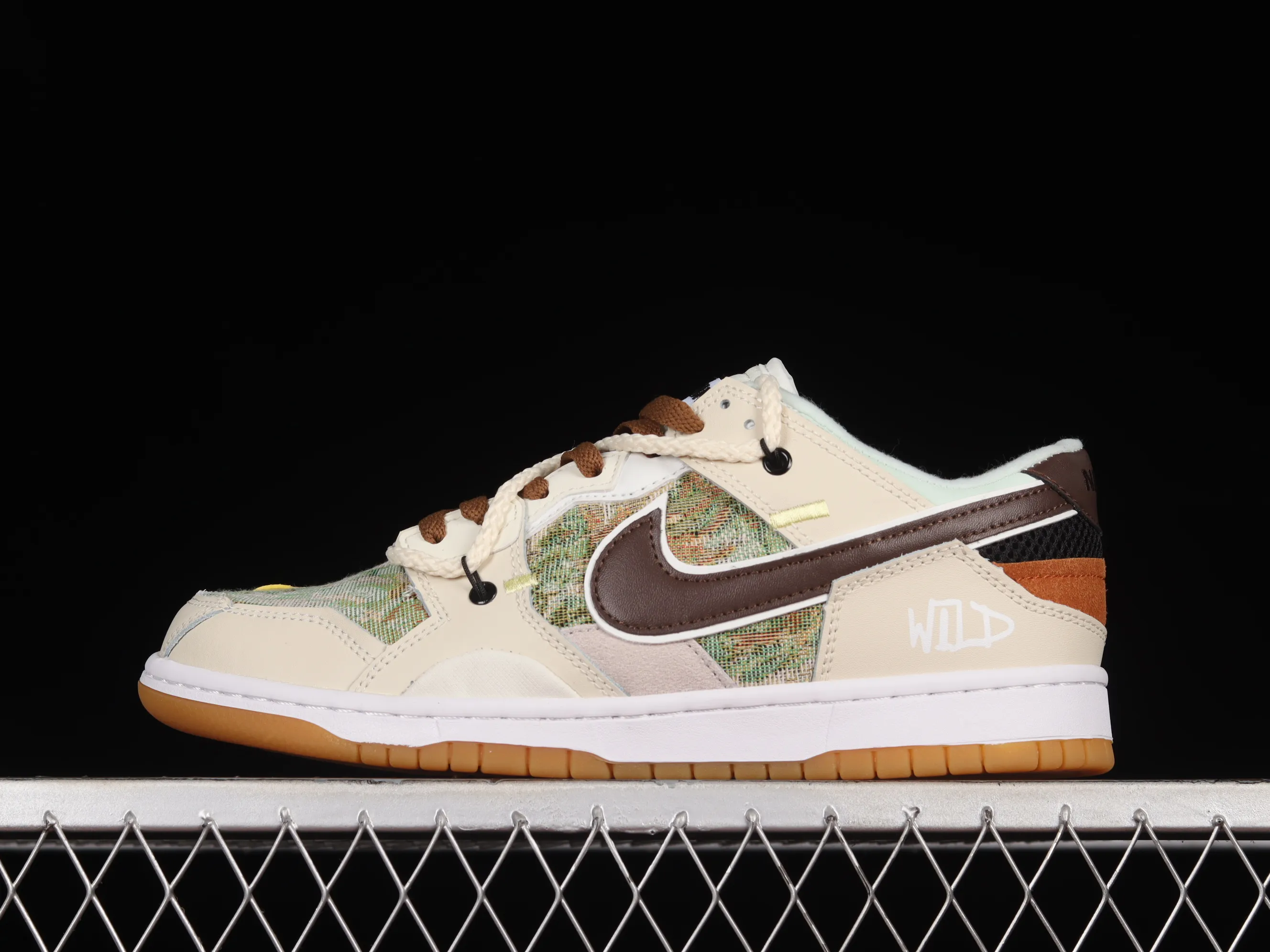 All categories Nk SB Dunk series Nk SB Dunk Low low-top skate shoes Nk Dunk Scrap stitching low-top skate shoes BD0500-100